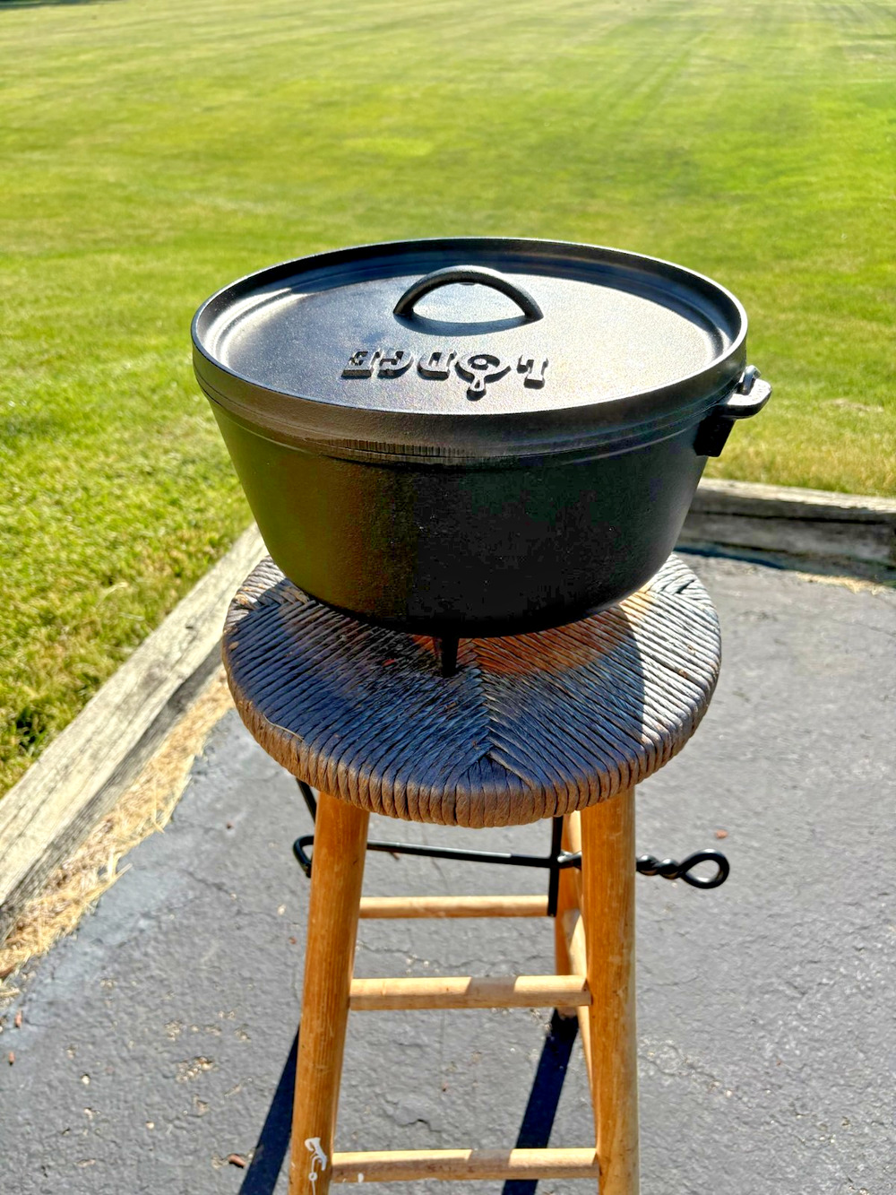 Vintage Lodge Camping Dutch Oven Cast Iron 12" With Lid & Stand USA